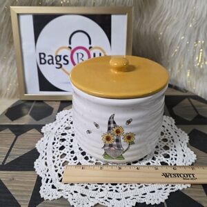 HEARTLAND HIVE CERAMIC GNOME AND BEE CANISTER 6 X 6 NEW FAST SHIP